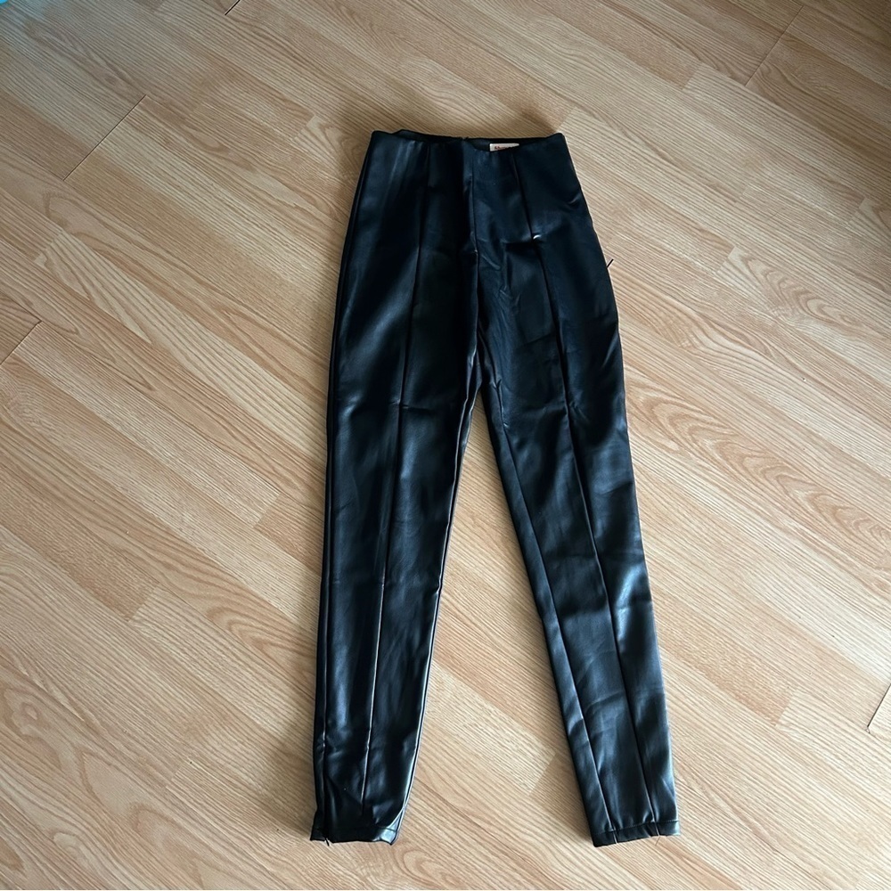 NWT Showpo. Black Faux Leather Kehlani Skinny Leg Pants Women’s 4